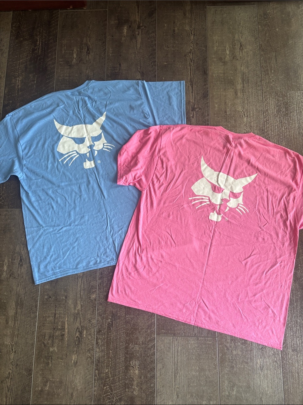 Bobcat Short-Sleeve Graphic Tee — Blue & Pink - Picture 4 of 4
